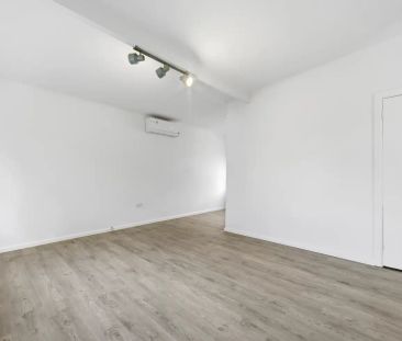 “Convenient Location & Beautifully Presented” - Photo 5