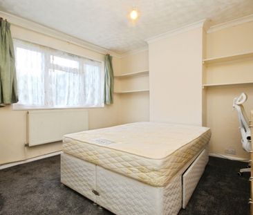 Elmbank Avenue, Englefield Green, Egham, Surrey, TW20 0TP - Photo 4