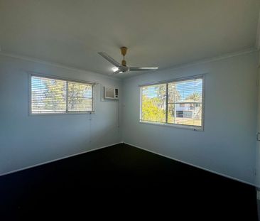 BREAK OF LEASE: 3 BEDROOMS UPSTAIRS, 2 DOWN, 2 BATHROOMS, 2 TOILETS... - Photo 6