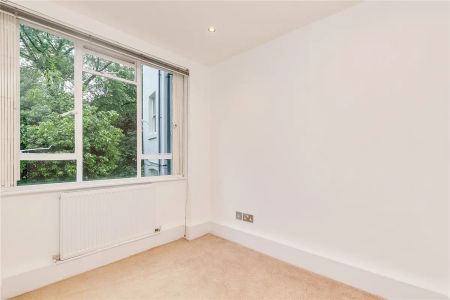 2 bedroom flat in London - Photo 5