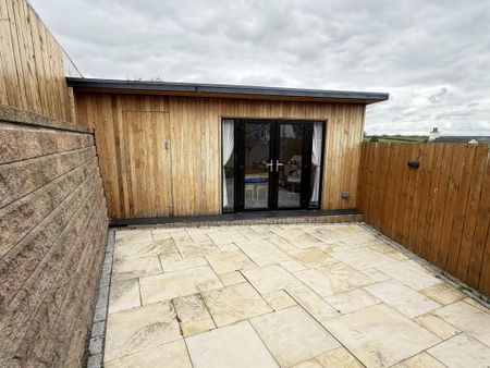 9 Hillcrest Heights, Bessbrook, Newry, BT35 7FW - Photo 2