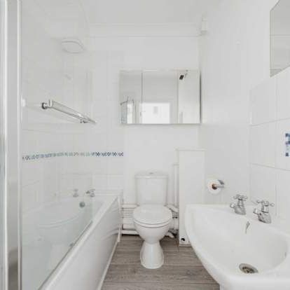 1 bedroom property to rent in Worcester Park - Photo 1