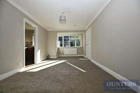 2 bedroom Flat To Let - Photo 2