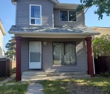 Cozy one bedroom basement suite close to amenities and transit | 13... - Photo 1