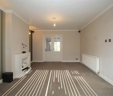 4 bedroom semi-detached house to rent - Photo 6