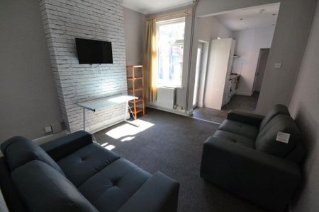 4 bedroom terraced house to rent - Photo 3