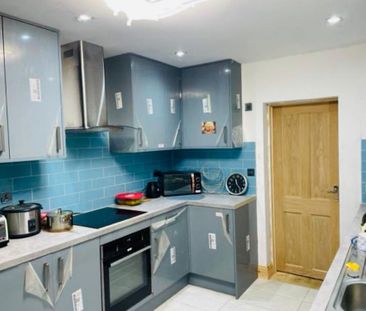 1 bedroom in a house share to rent - Photo 4