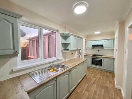 2 bedroom semi-detached house to rent - Photo 4