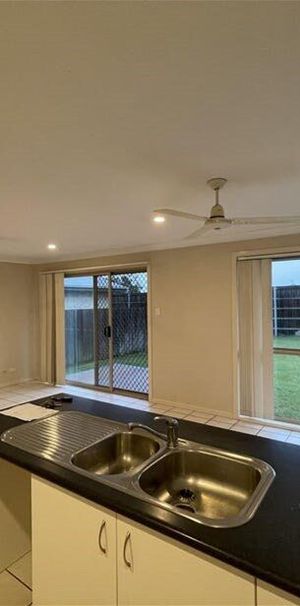 3 BEDROOM AIR CONDITION COSY HOME WITH NEW CARPET - Photo 1