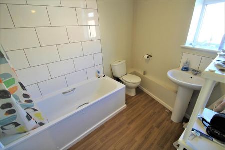 5 bedroom semi-detached house to rent - Photo 2