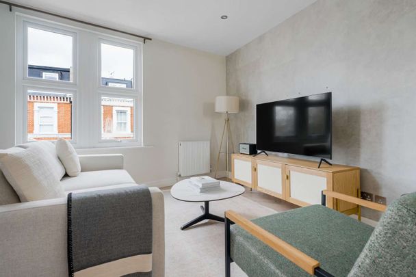 A modern one bedroom second-floor apartment in Fulham, offered furnished and featuring a private terrace, conveniently located close to Putney Bridge Station. - Photo 1