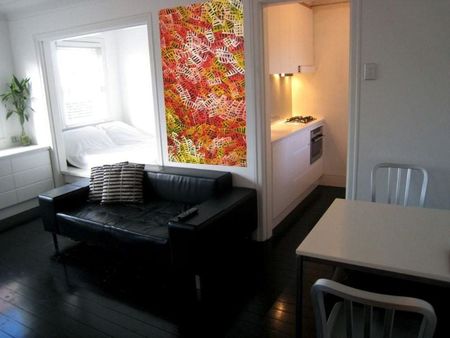 Beautifully restored Fully Furnished Art Deco Apartment - Photo 5