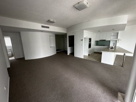 Executive 3-bedroom, 2-bathroom unit in the heart of Mooloolaba - Photo 3