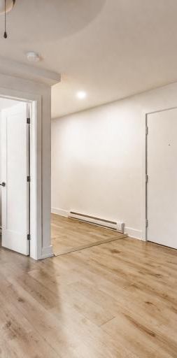 3½ Tranquille Rénové | WiFi, rangement et surveillance 24h - Photo 1