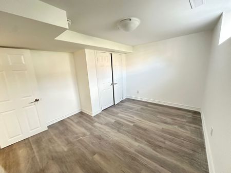 For Lease - 17 Tamarisk Drive Unit# Lower, Toronto, Ontario - Photo 2