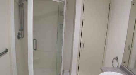 One bedroom one bathroom Apartment in City Centre - Photo 5