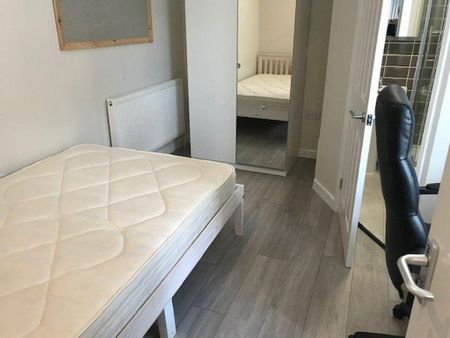 8 bedroom house to rent - Photo 4