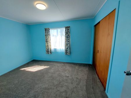 Sunny Three-Bedroom Family Home - Bellevue - Photo 3