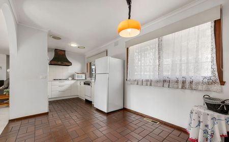 SPACIOUS FAMILY HOME - Photo 3