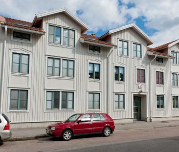 Karlagatan 11 - Foto 1
