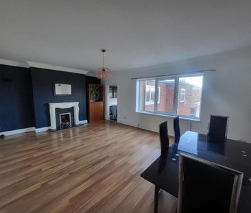 2 bedroom flat to rent - Photo 2