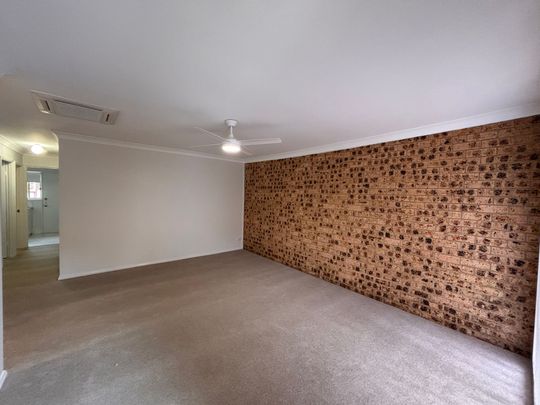 Content Carisbrooke - Photo 1