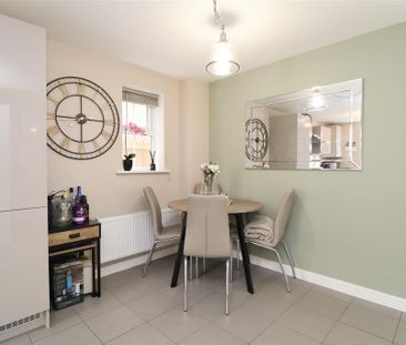 3 bedroom end of terrace house to rent - Photo 3