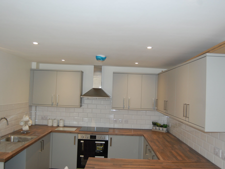 OX Living is proud to present this high-quality 5-bedroom co-living property, perfect for working professionals looking for stylish, stress-free living. Room 4 - Photo 4