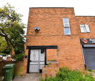 2 bedroom Flat in Whincover Drive, Leeds - Photo 4