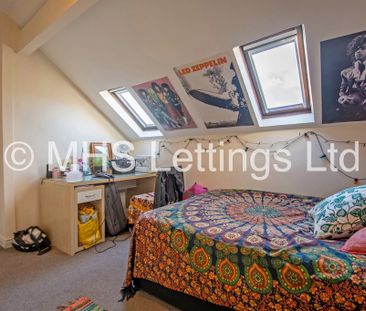 4 Bedroom Mid Terraced House for rent in Manor Drive - Photo 4