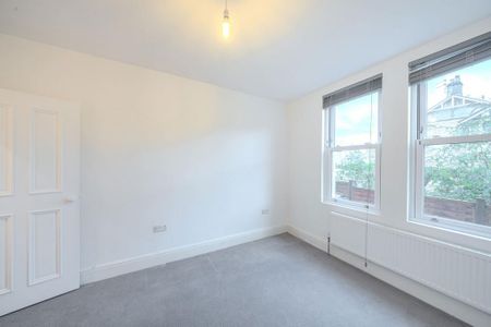 3 bedroom flat to rent - Photo 2