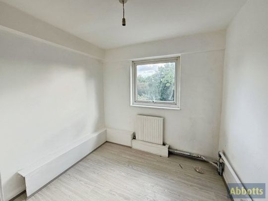 Long Riding, Basildon - Photo 1