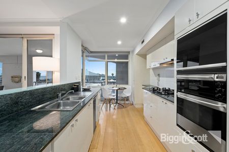 Love at First Sight - Photo 4