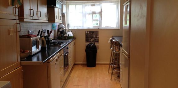 Carlisle Avenue, East Acton, London, W3 7NL - Photo 2