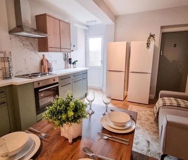 1 bedroom in a house share to rent - Photo 2