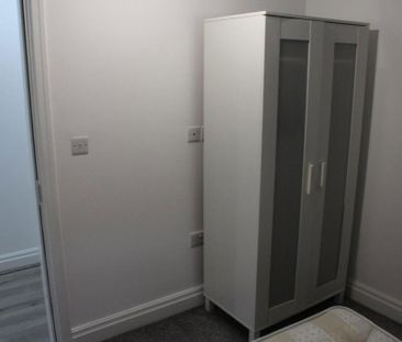 3 bedroom flat to rent - Photo 5