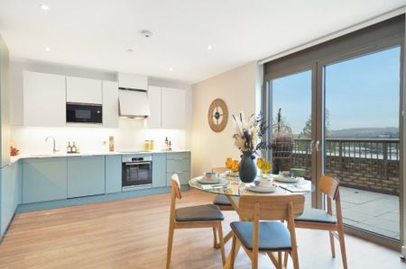 The Oakgate, KT22 7RZ, Surrey - Photo 2