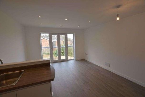 Ringway Road, Park Street, St. Albans, Hertfordshire, AL2 - Photo 1