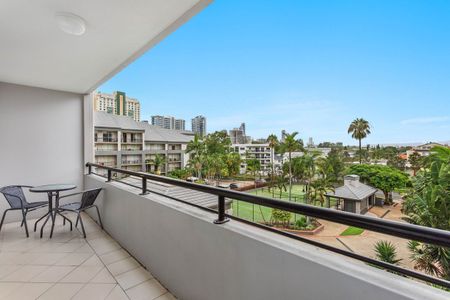 1-bedroom furnished apartment - comfort, convenience, and lifestyle in a prime location - Photo 2