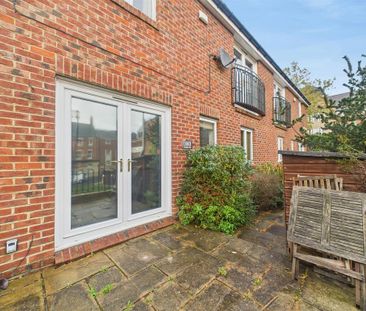 3 bedroom semi-detached house to rent - Photo 2