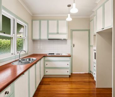 Comfortable & Charming Living in a Convenient Location with Gardeni... - Photo 4