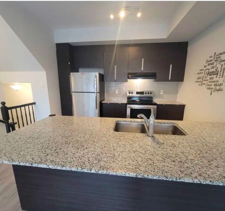 For Lease - 567 Ozawa Private Unit# 32, Manor Park - Cardinal Glen and Area, Ontario - Photo 5