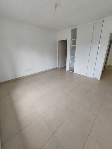 Location appartement 2 pièces, 53.25m², Fort-de-France - Photo 2