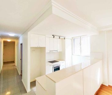 Modern, Light-Filled Apartment with Study & Prime Location! - Photo 6
