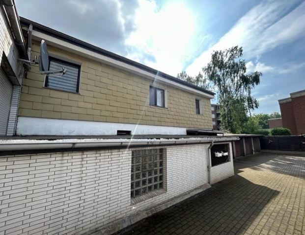 Eigener Eingang ganz sep. im Anbau hier wohnt man wie im kleinen eigenen Haus eventuell möbliert - Photo 1