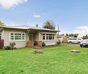 Large bungalow in the heart of Otahuhu! - Photo 5