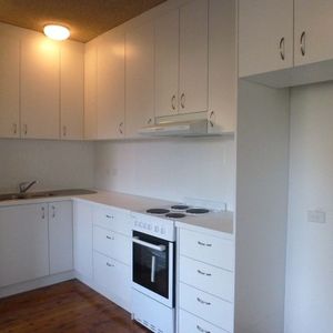 Convenient One Bedroom Apartment - Photo 2