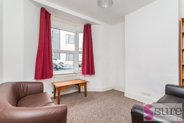 4 bedroom terraced house to rent - Photo 1