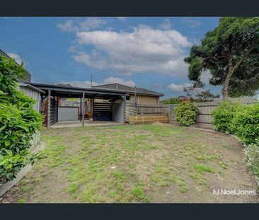 FANTASTIC FIND IN CONVENIENT LOCATION - Photo 4