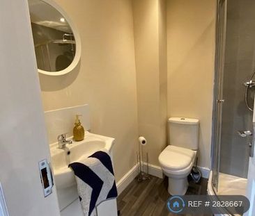 1 bedroom in a flat share to rent - Photo 1